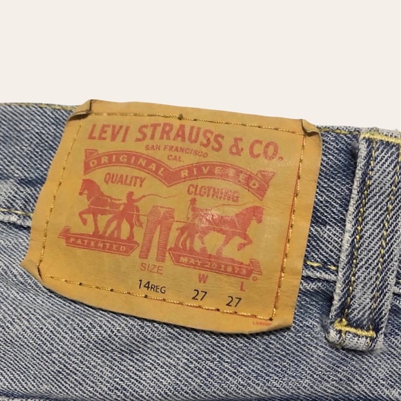 Levi’s Classic Lightwash Jeans - Picture 5 of 10
